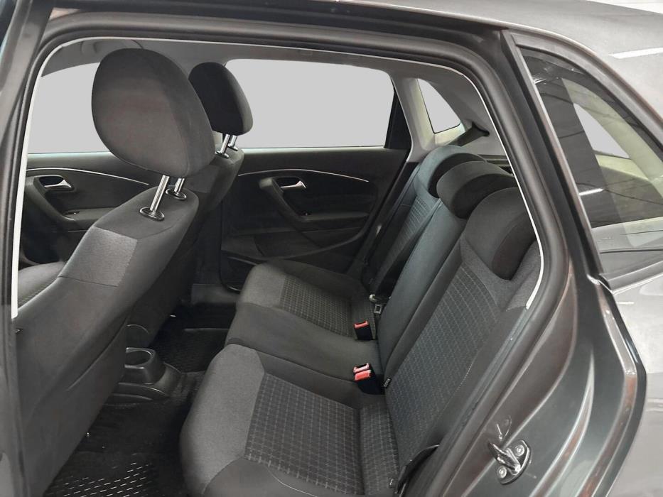 VOLKSWAGEN Polo 2015