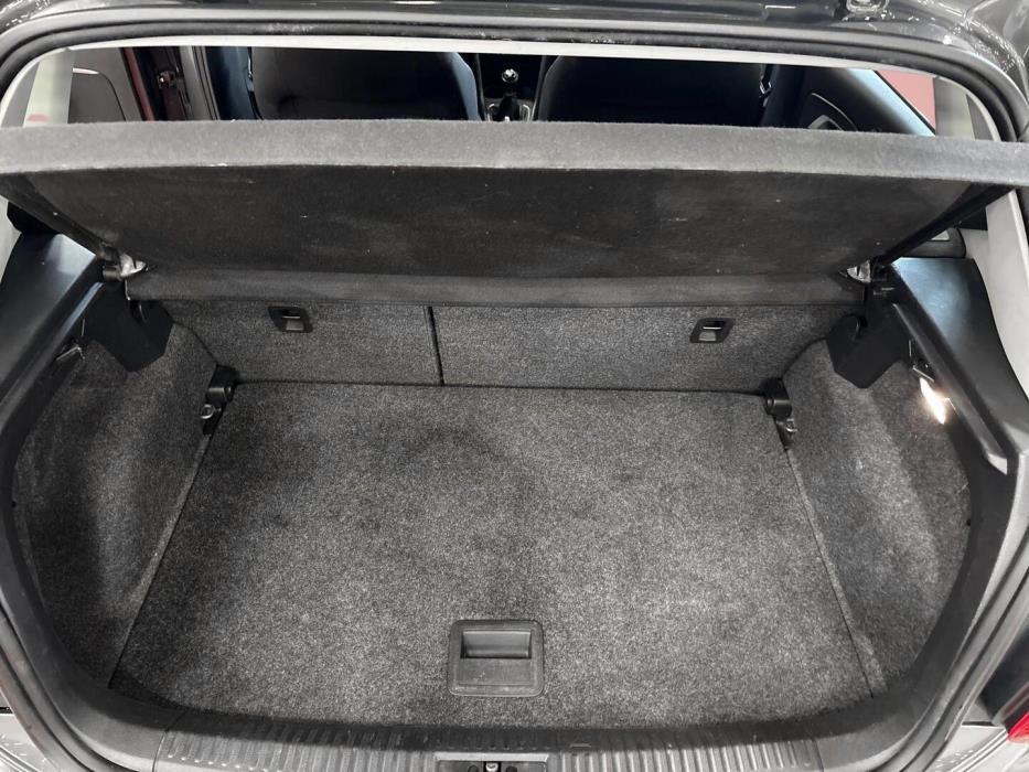 VOLKSWAGEN Polo 2015