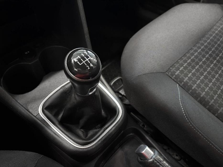 VOLKSWAGEN Polo 2015