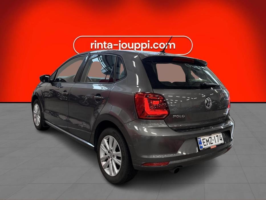 VOLKSWAGEN Polo 2015