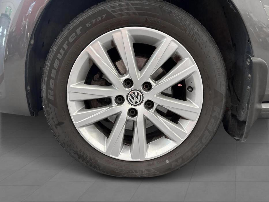 VOLKSWAGEN Polo 2015