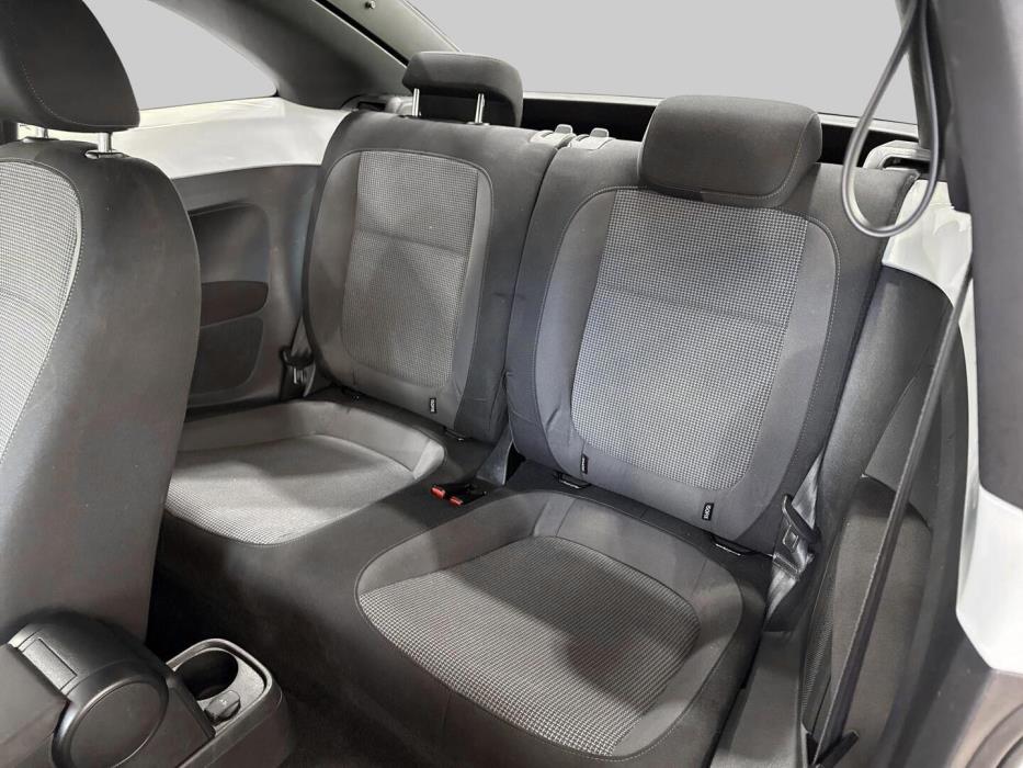 VOLKSWAGEN Beetle 2014