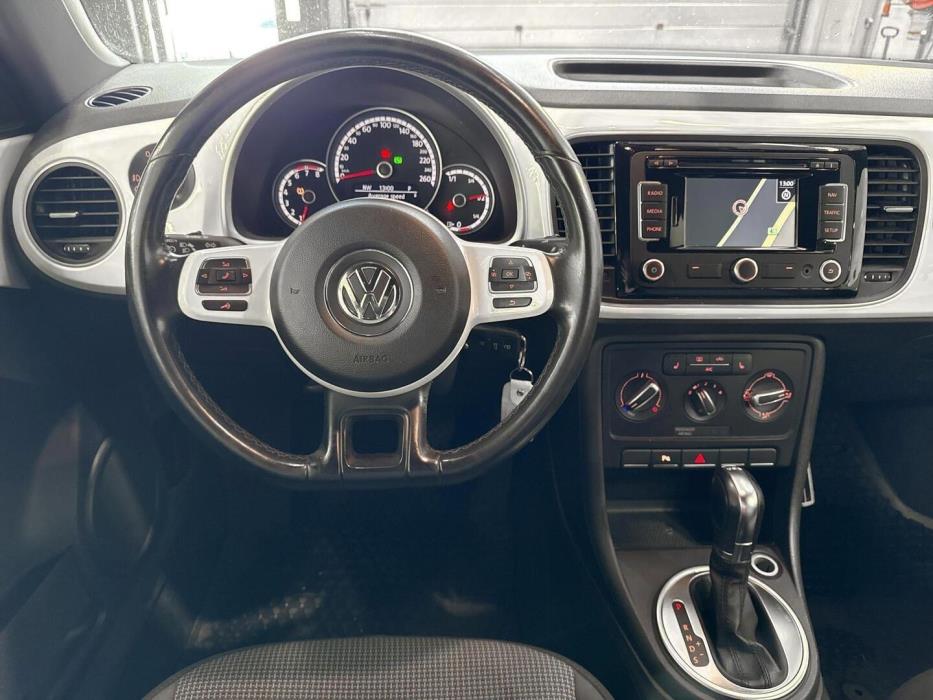 VOLKSWAGEN Beetle 2014