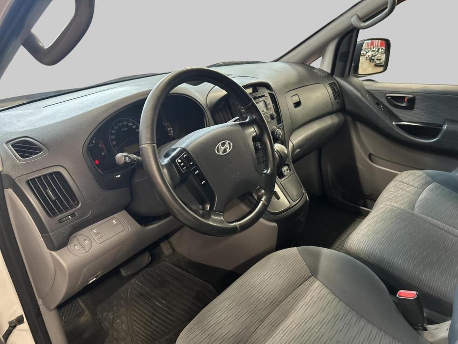 HYUNDAI H-1 2012