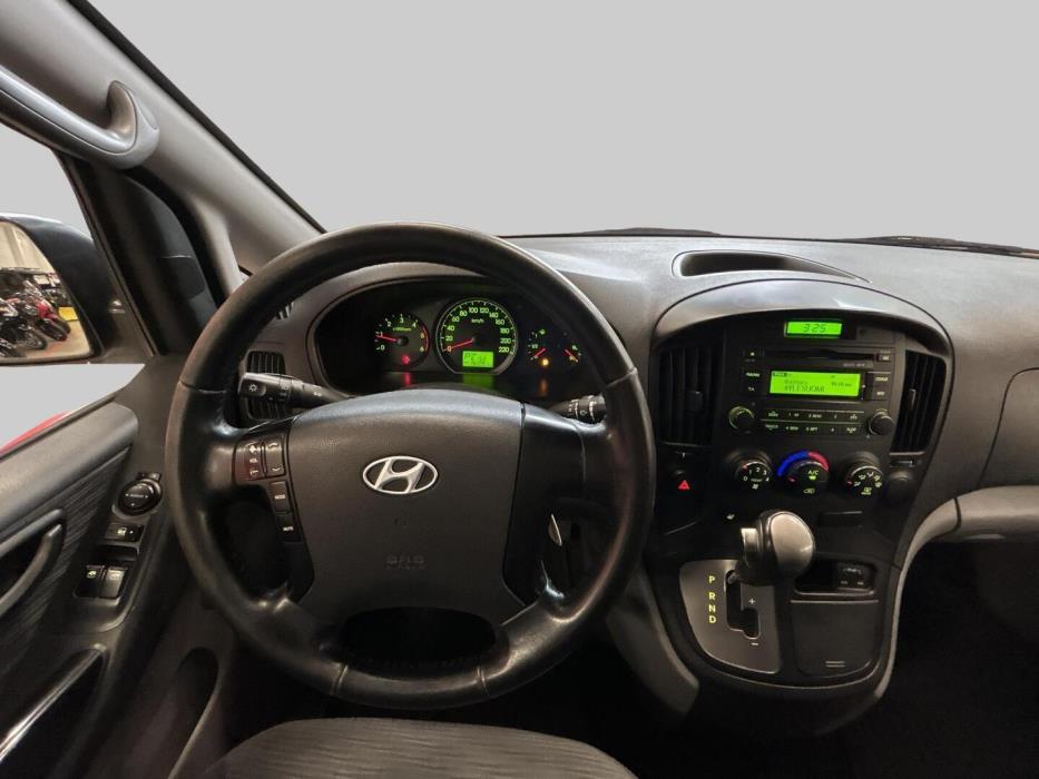 HYUNDAI H-1 2012