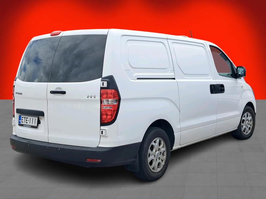 HYUNDAI H-1 2012
