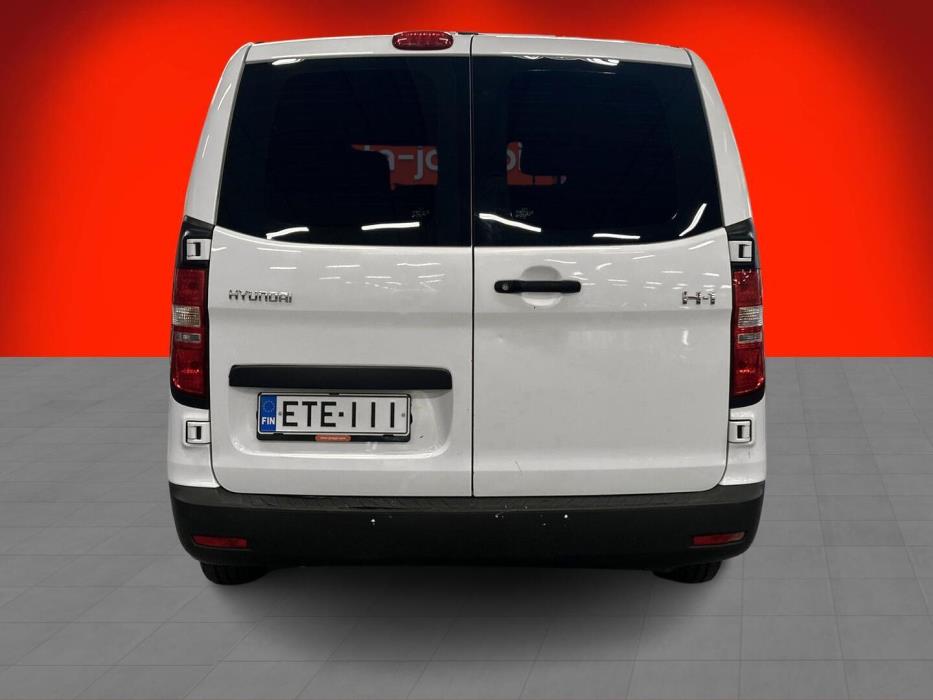 HYUNDAI H-1 2012