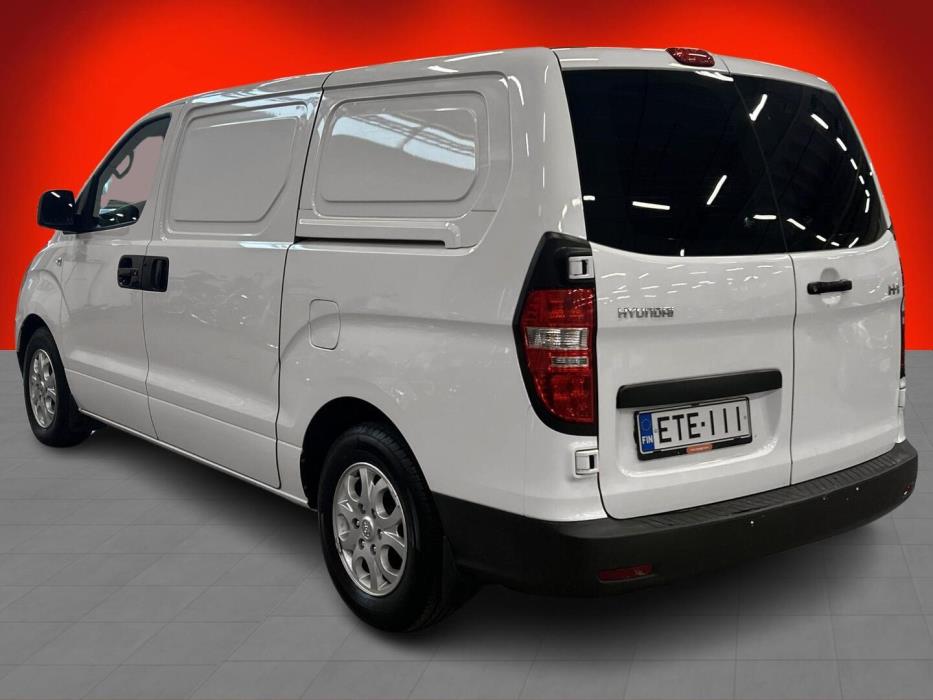 HYUNDAI H-1 2012