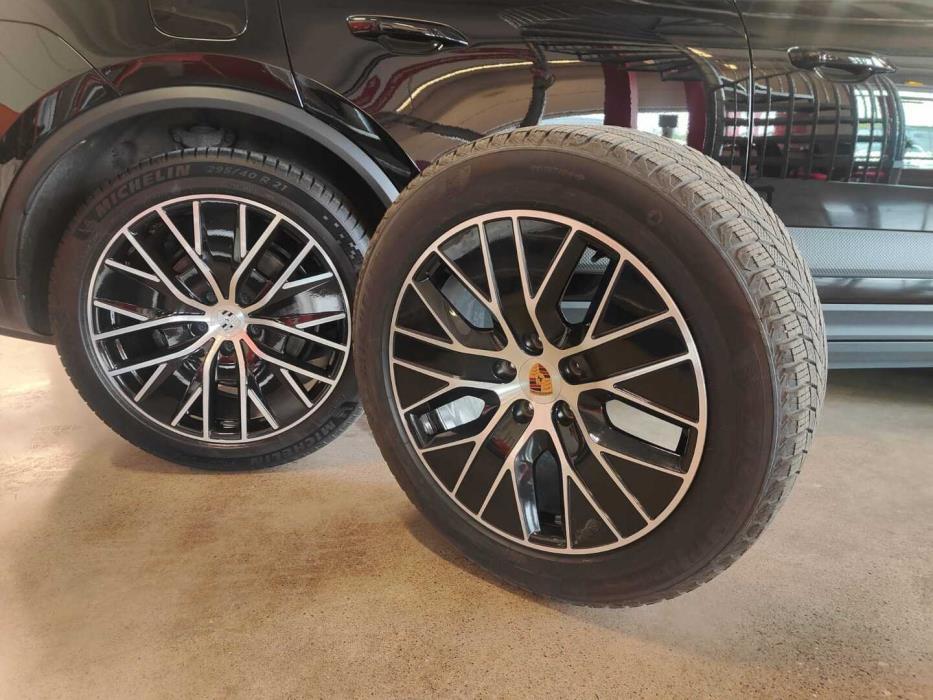 PORSCHE Macan 2024