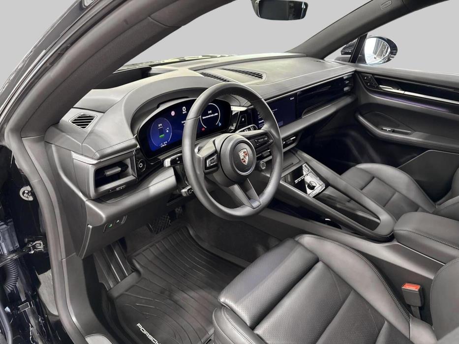 PORSCHE Macan 2024