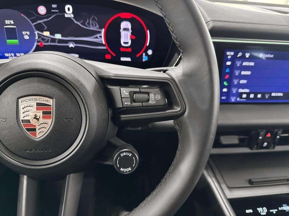 PORSCHE Macan 2024
