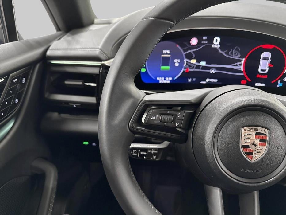 PORSCHE Macan 2024