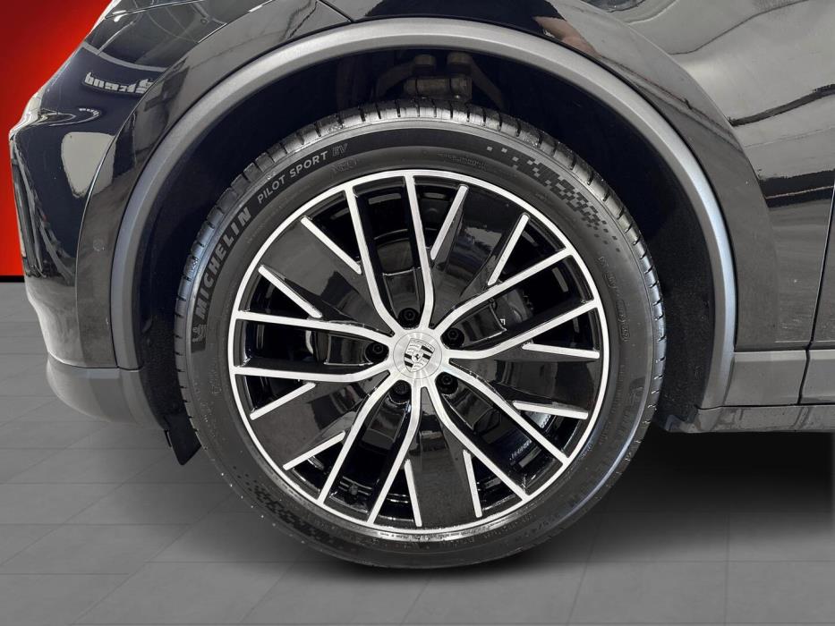 PORSCHE Macan 2024