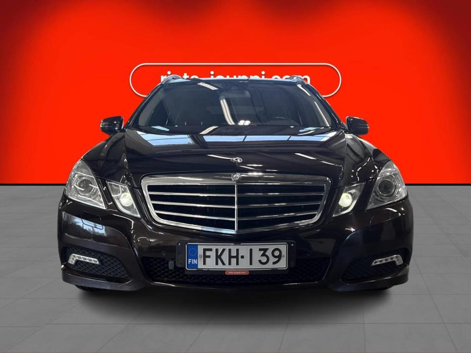 MERCEDES-BENZ E 2010