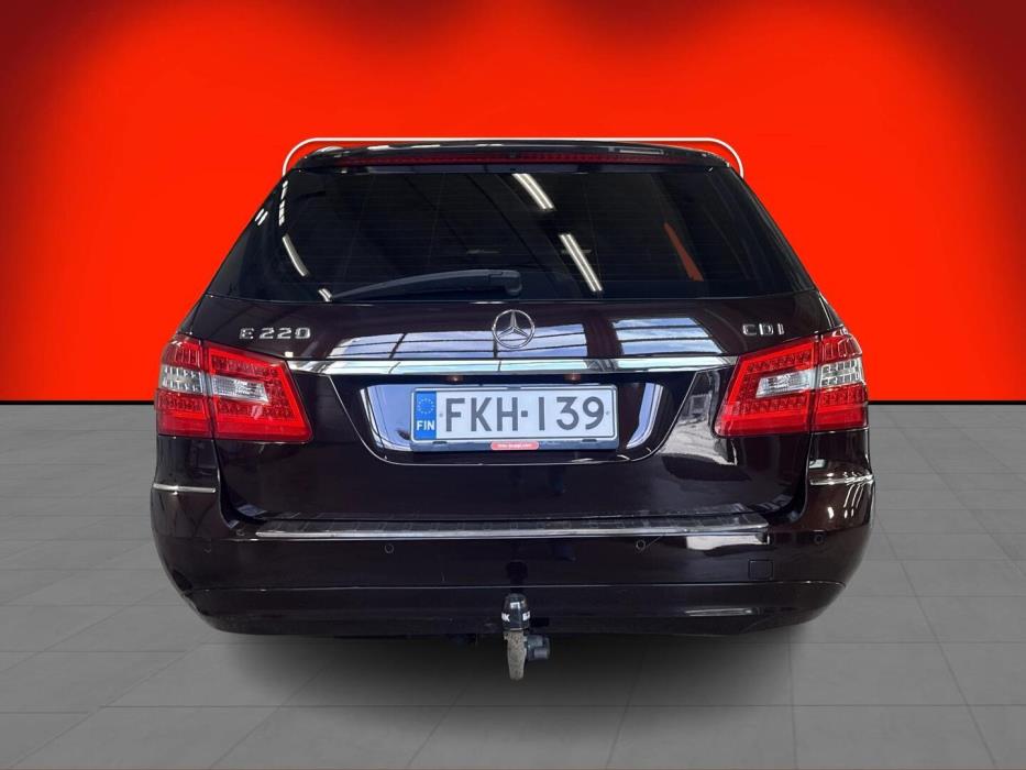 MERCEDES-BENZ E 2010