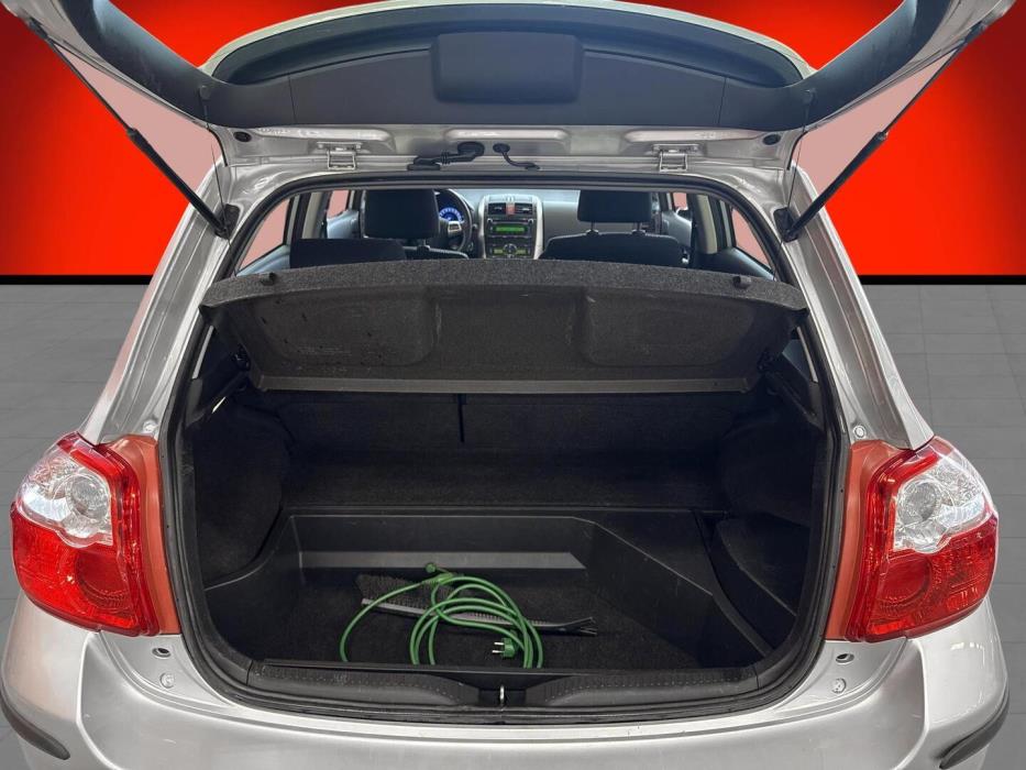 TOYOTA Auris 2012