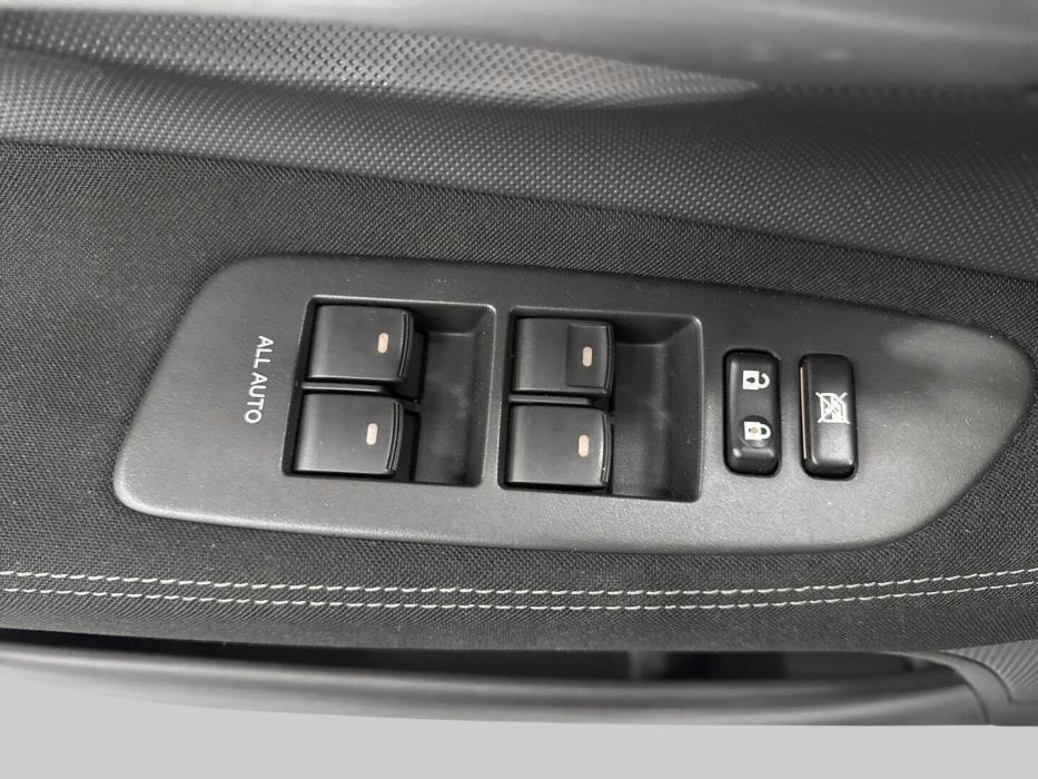 TOYOTA Auris 2012
