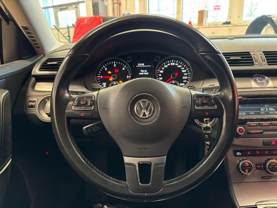 VOLKSWAGEN Passat 2014