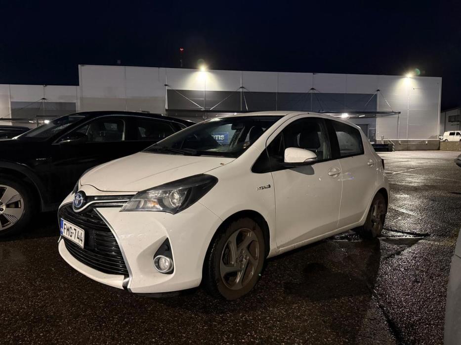 TOYOTA Yaris 2016