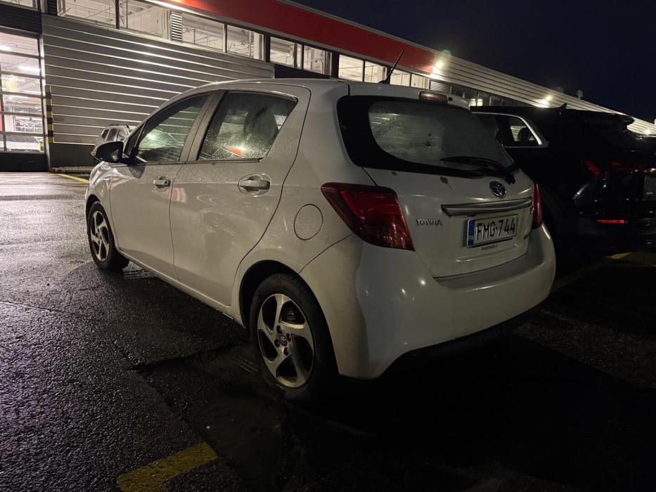TOYOTA Yaris 2016