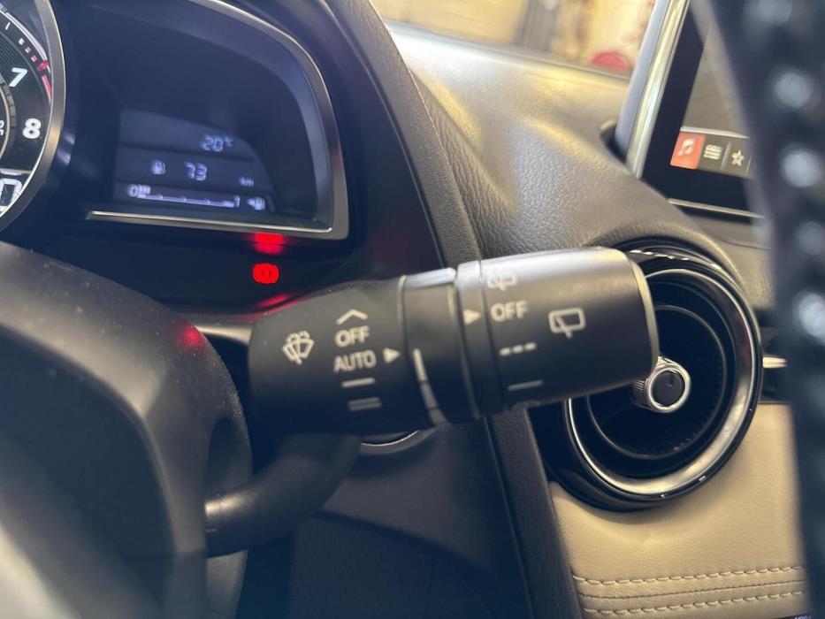 MAZDA 2 2016