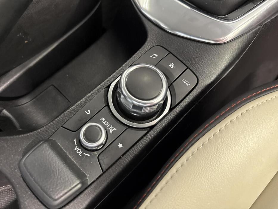 MAZDA 2 2016