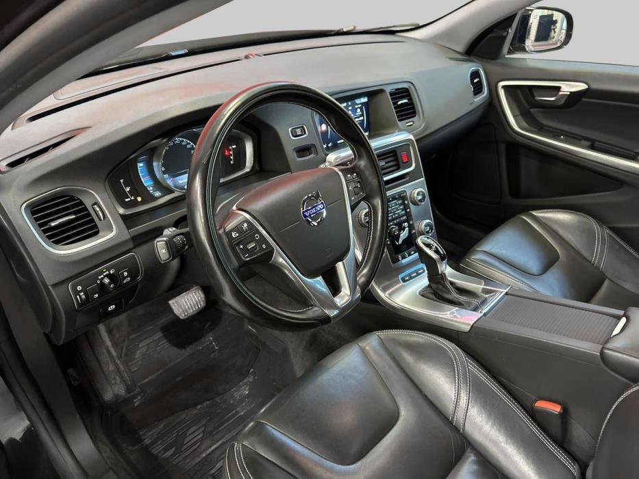 VOLVO V60 2015