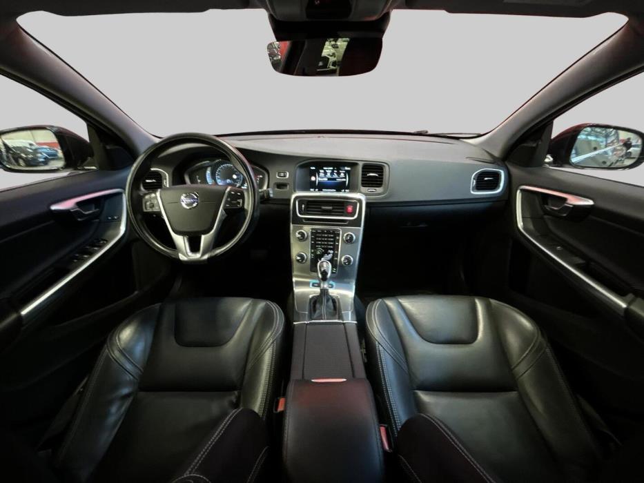 VOLVO V60 2015