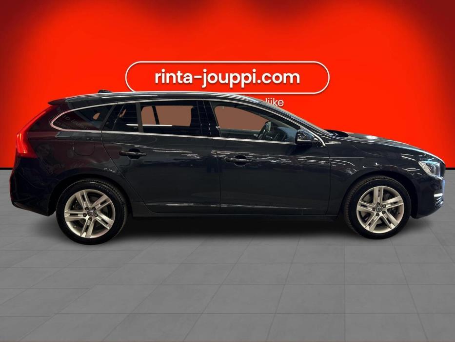 VOLVO V60 2015