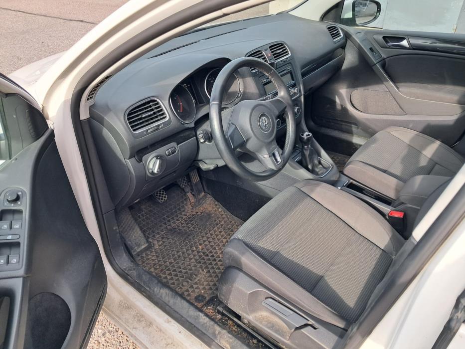 VOLKSWAGEN Golf 2010