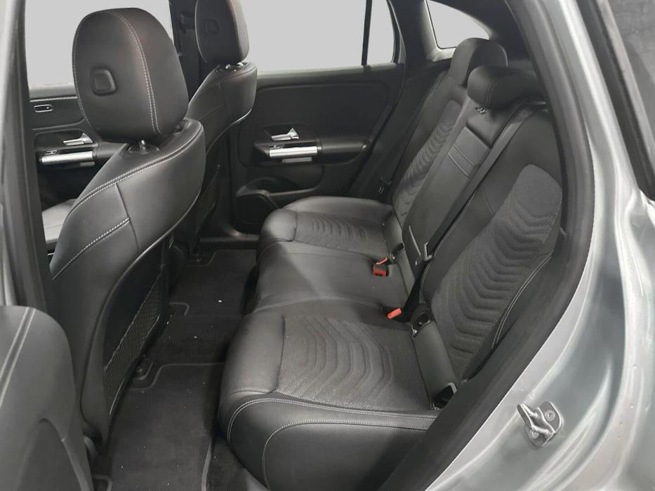 MERCEDES-BENZ EQA 2025