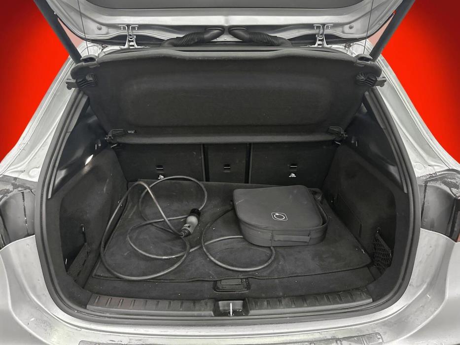 MERCEDES-BENZ EQA 2025