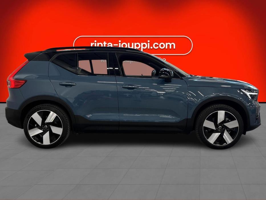 VOLVO XC40 2023