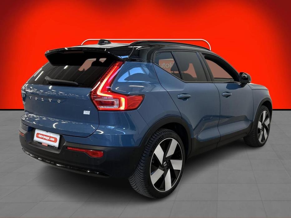 VOLVO XC40 2023