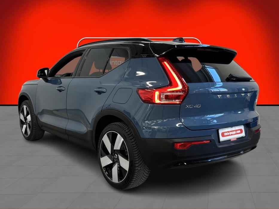 VOLVO XC40 2023