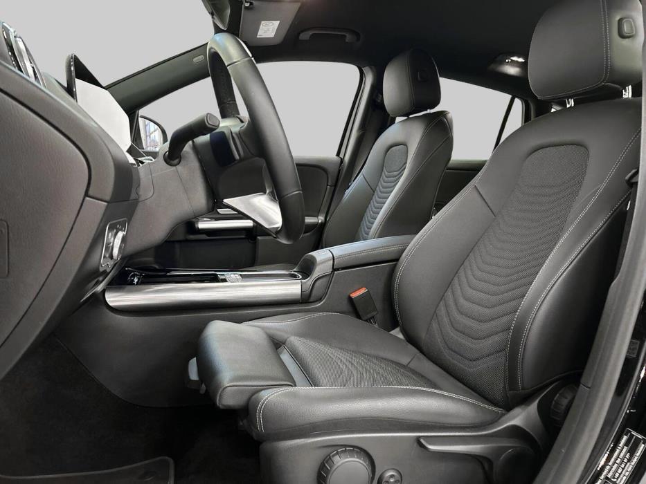 MERCEDES-BENZ EQA 2025