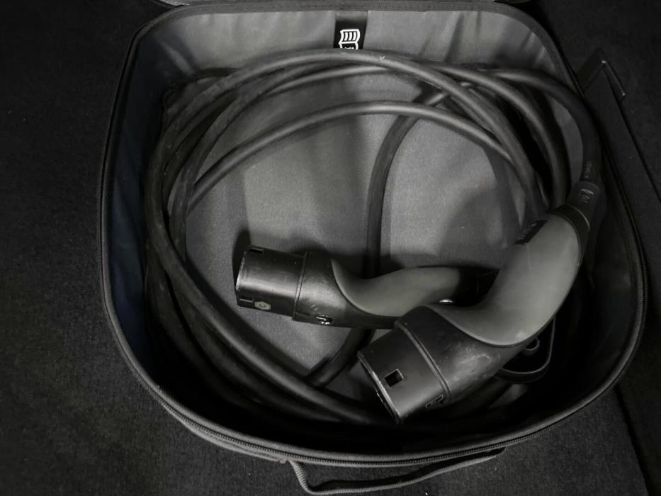 MERCEDES-BENZ EQA 2025