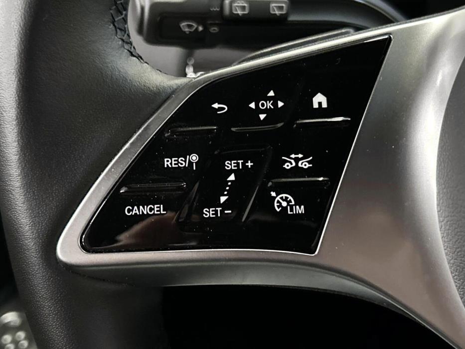 MERCEDES-BENZ EQA 2025