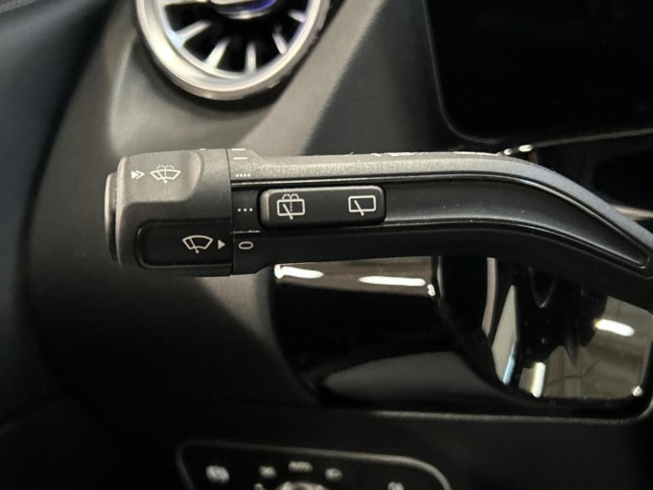 MERCEDES-BENZ EQA 2025