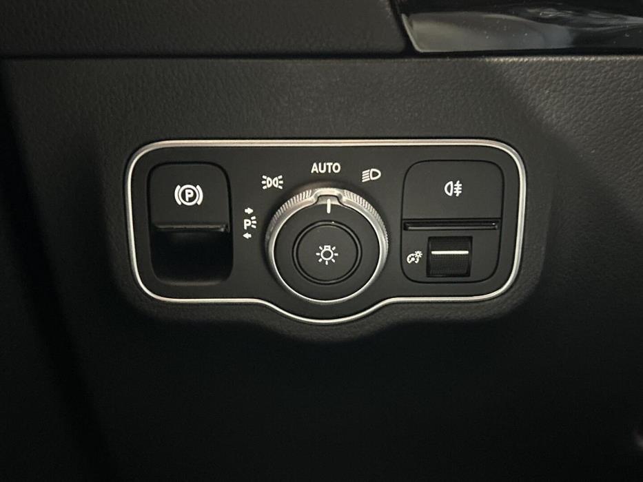 MERCEDES-BENZ EQA 2025