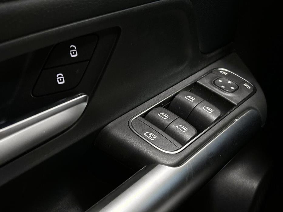 MERCEDES-BENZ EQA 2025