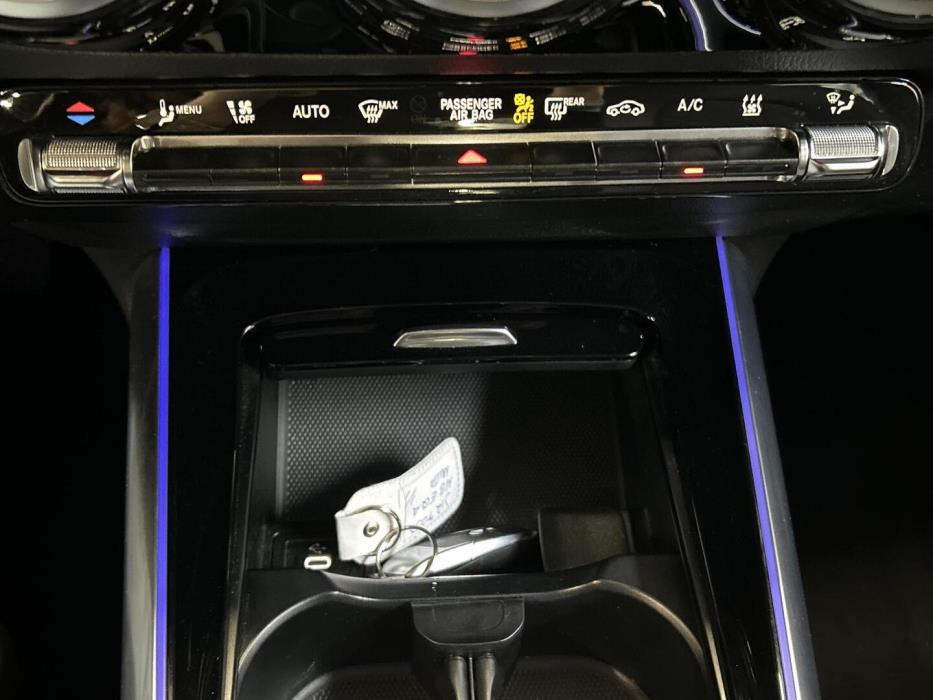 MERCEDES-BENZ EQA 2025