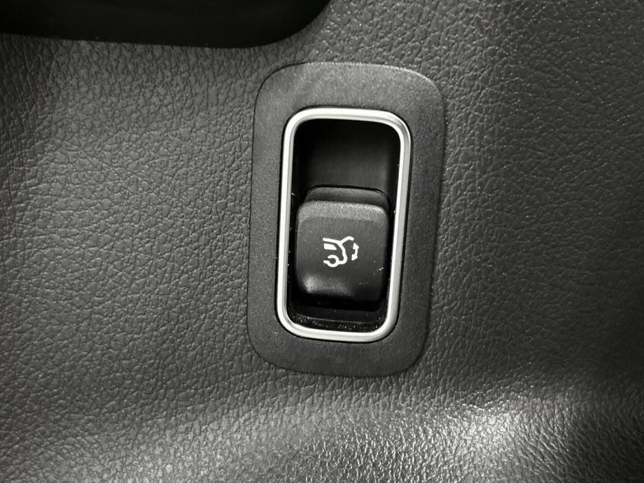 MERCEDES-BENZ EQA 2025