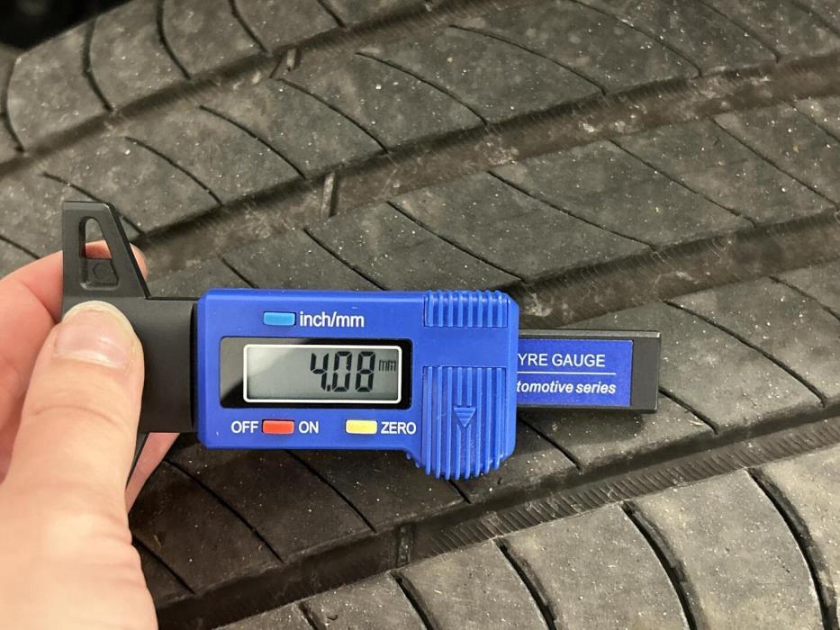 MERCEDES-BENZ EQA 2025