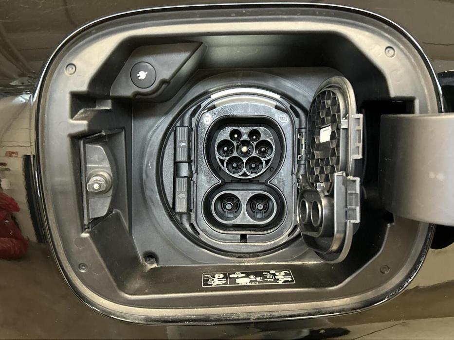 MERCEDES-BENZ EQA 2025