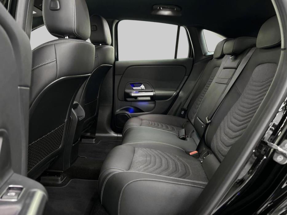 MERCEDES-BENZ EQA 2024