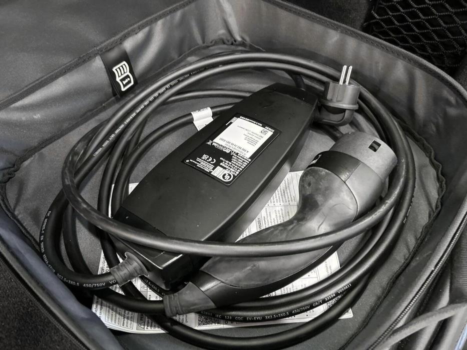 MERCEDES-BENZ EQA 2024