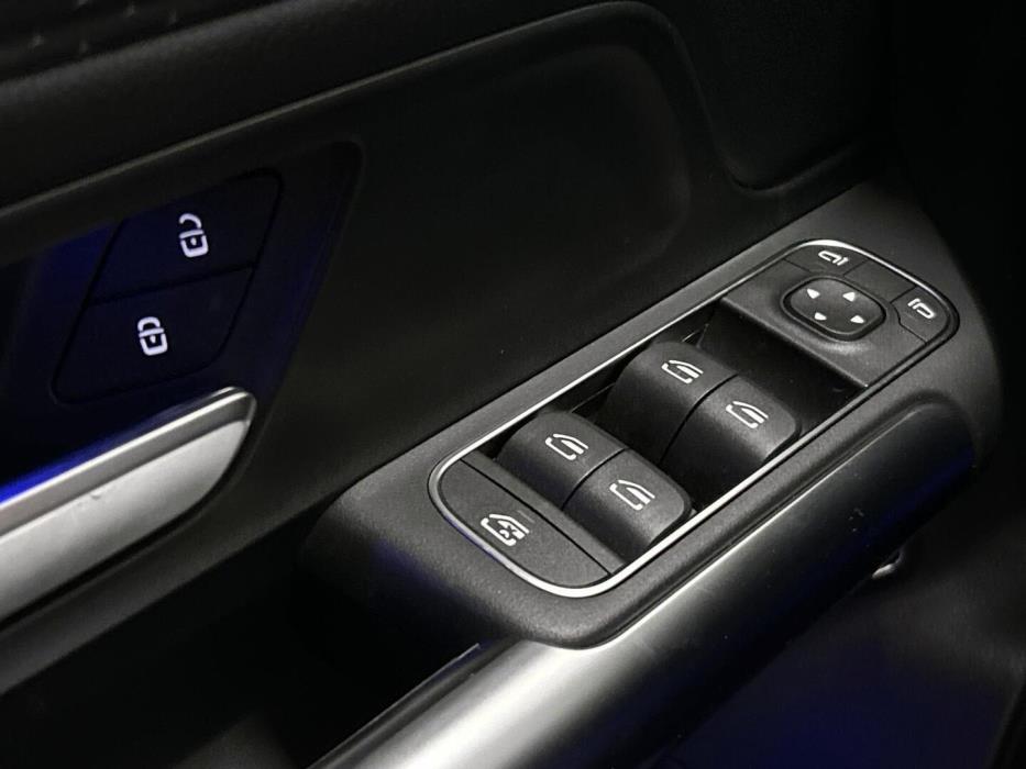 MERCEDES-BENZ EQA 2024