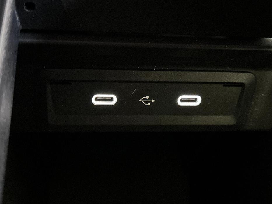 MERCEDES-BENZ EQA 2024