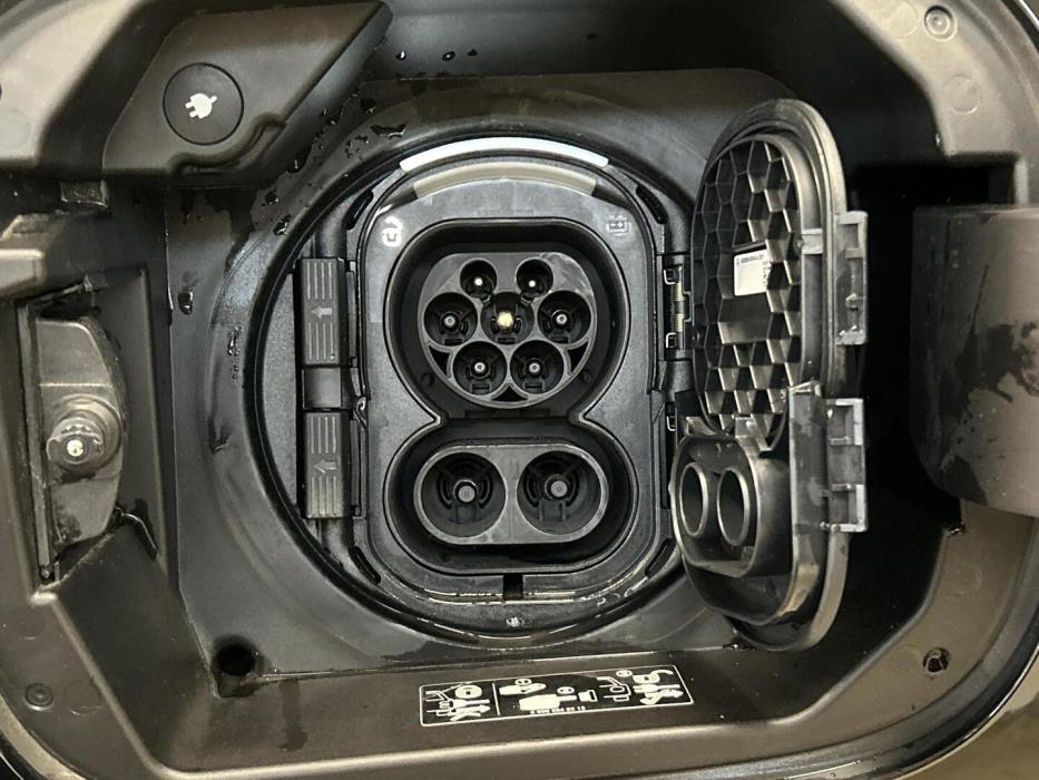 MERCEDES-BENZ EQA 2024